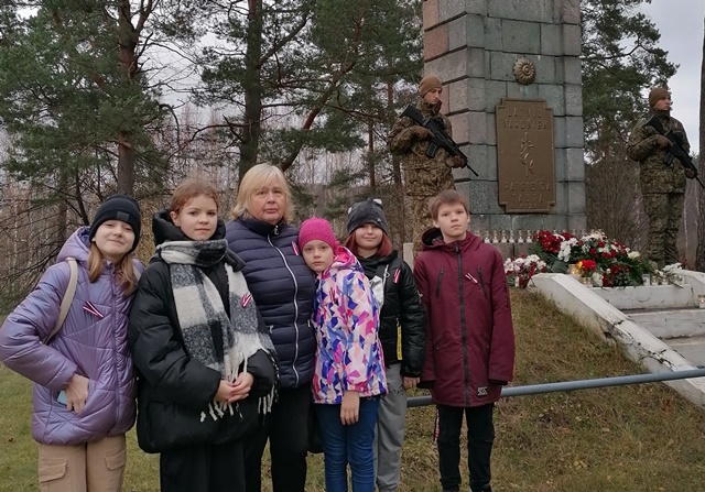 Piemiņas brīdis Latvijas armijas Brāļu kapos